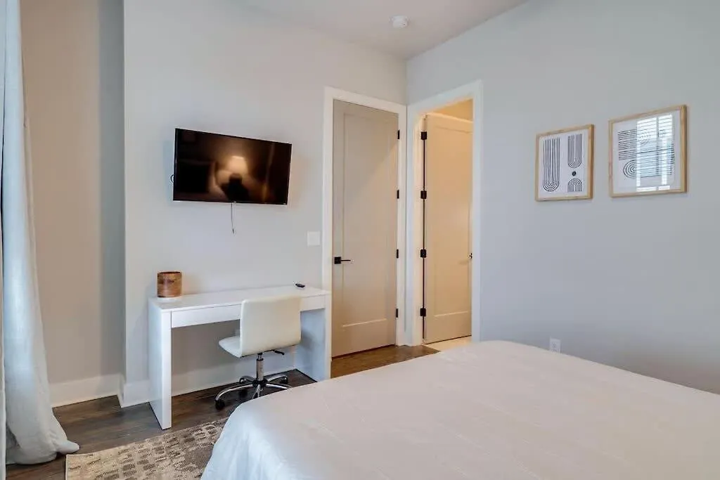 King Bed - Parking - 3 Miles To Lower Broadway Nashville Holiday home