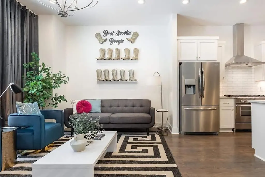 King Bed - Parking - 3 Miles To Lower Broadway Nashville Holiday home